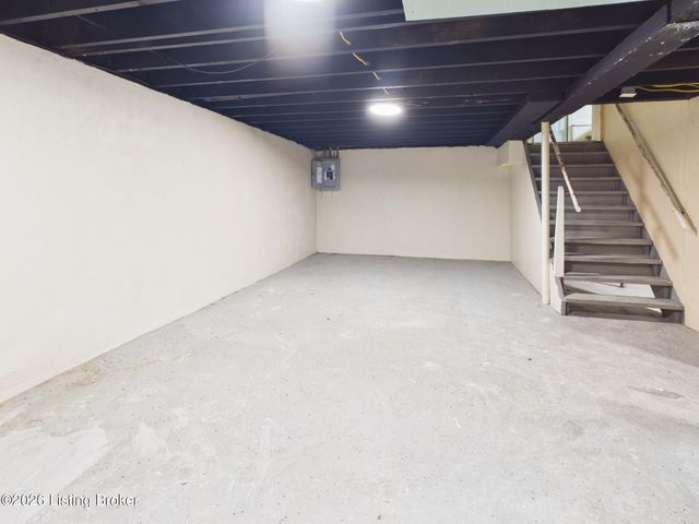 2404 Farnsley Rd, Louisville, KY 40216