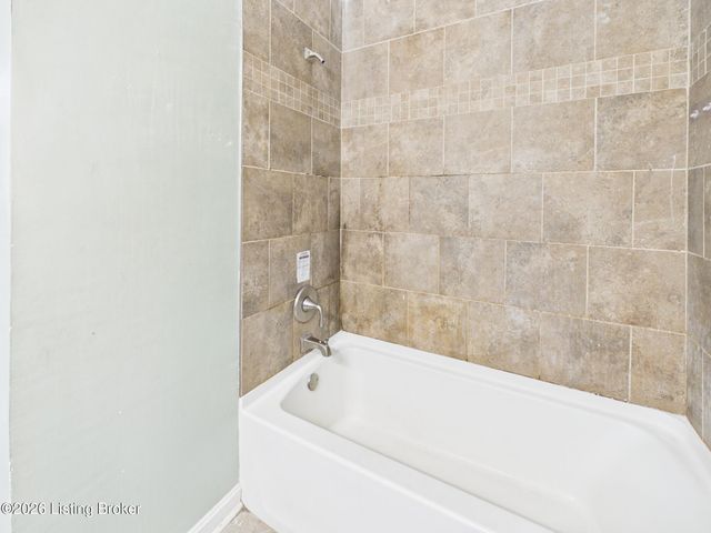 2404 Farnsley Rd, Louisville, KY 40216