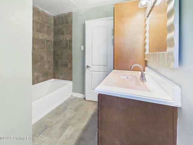 2404 Farnsley Rd, Louisville, KY 40216