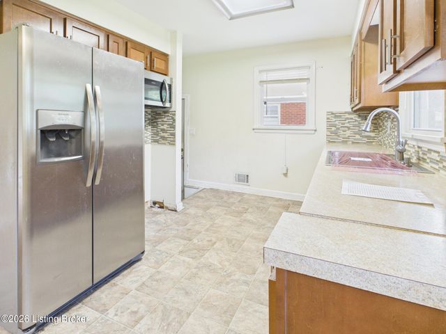 2404 Farnsley Rd, Louisville, KY 40216