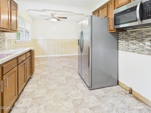 2404 Farnsley Rd, Louisville, KY 40216