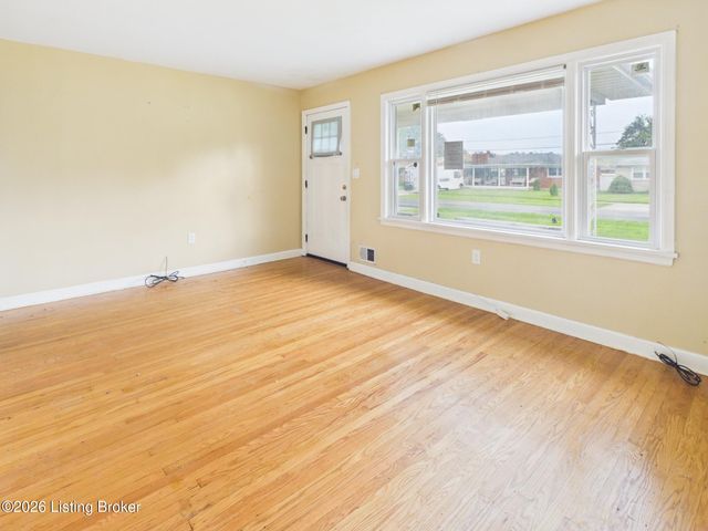 2404 Farnsley Rd, Louisville, KY 40216