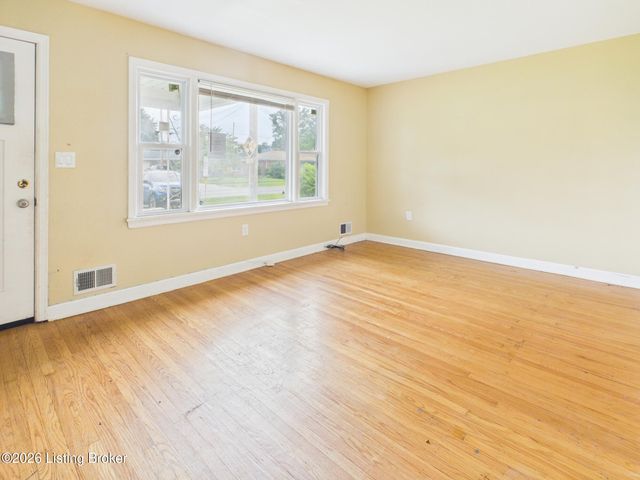 2404 Farnsley Rd, Louisville, KY 40216