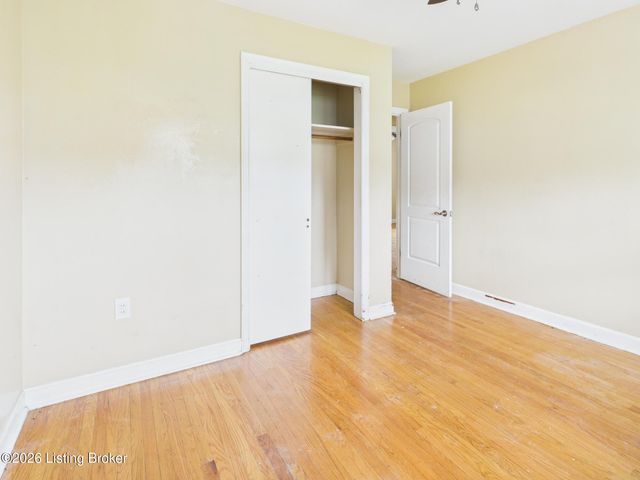2404 Farnsley Rd, Louisville, KY 40216