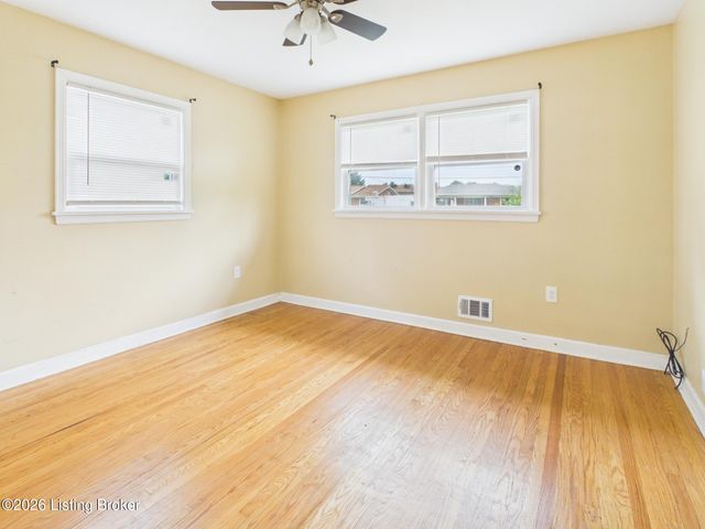 2404 Farnsley Rd, Louisville, KY 40216