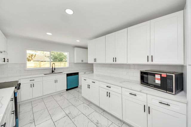 1418 San Sebastian Lane, Nassau Bay, TX 77058