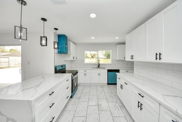 1418 San Sebastian Lane, Nassau Bay, TX 77058