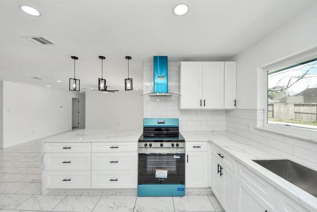 1418 San Sebastian Lane, Nassau Bay, TX 77058