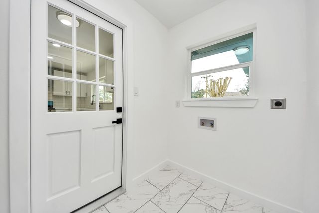 1418 San Sebastian Lane, Nassau Bay, TX 77058