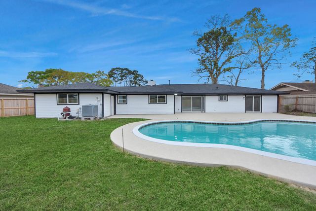 1418 San Sebastian Lane, Nassau Bay, TX 77058