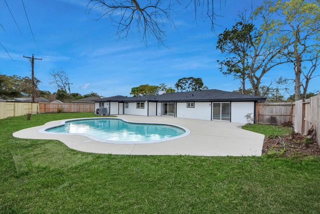 1418 San Sebastian Lane, Nassau Bay, TX 77058