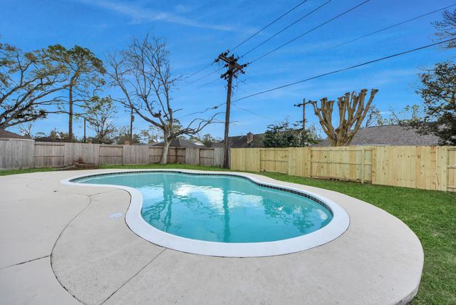 1418 San Sebastian Lane, Nassau Bay, TX 77058