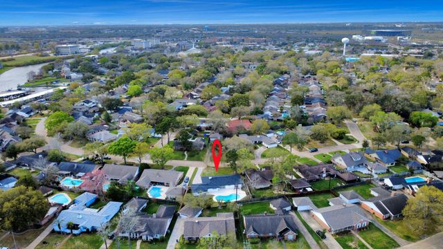 1418 San Sebastian Lane, Nassau Bay, TX 77058