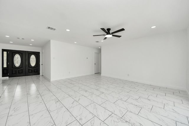 1418 San Sebastian Lane, Nassau Bay, TX 77058