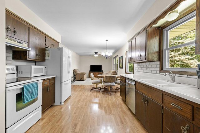 W230S5930 Molla DRIVE, Waukesha, WI 53189