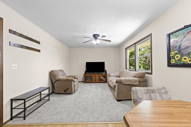W230S5930 Molla DRIVE, Waukesha, WI 53189