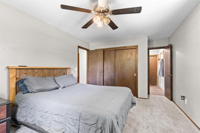 W230S5930 Molla DRIVE, Waukesha, WI 53189