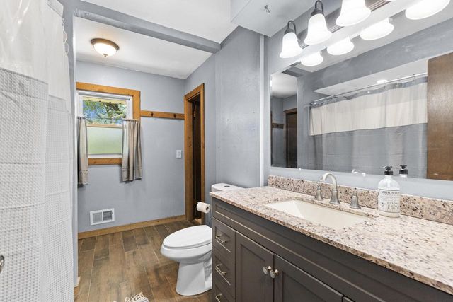 W230S5930 Molla DRIVE, Waukesha, WI 53189