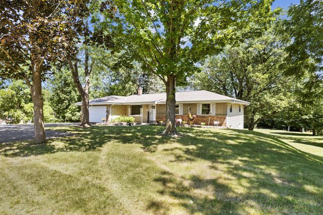 W230S5930 Molla DRIVE, Waukesha, WI 53189