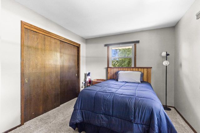 W230S5930 Molla DRIVE, Waukesha, WI 53189