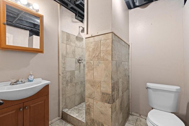 W230S5930 Molla DRIVE, Waukesha, WI 53189