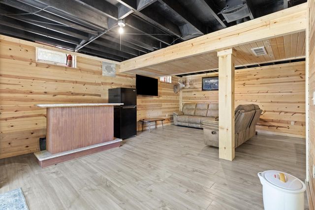 W230S5930 Molla DRIVE, Waukesha, WI 53189
