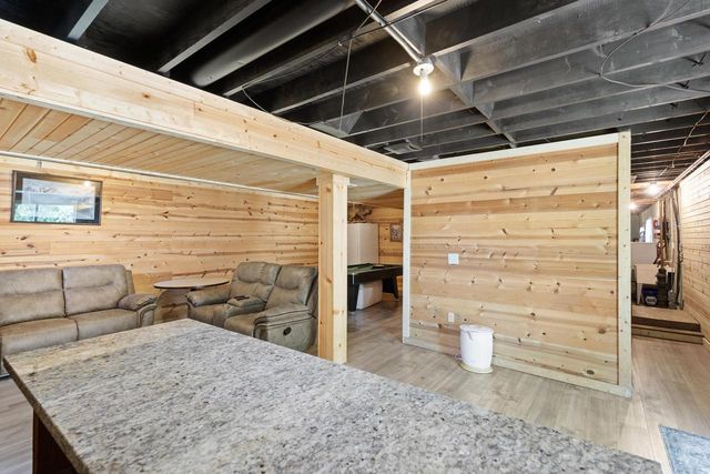 W230S5930 Molla DRIVE, Waukesha, WI 53189