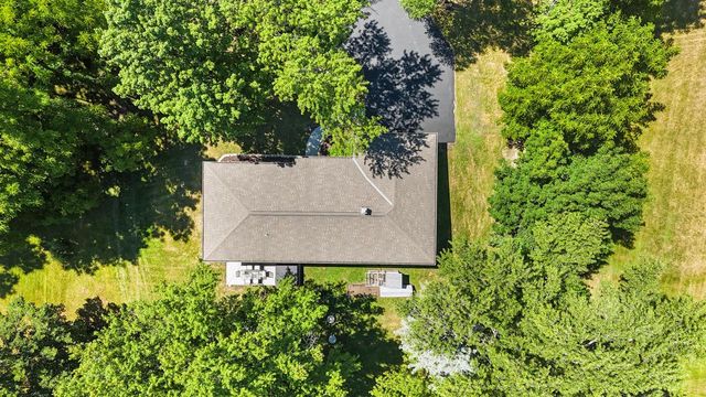 W230S5930 Molla DRIVE, Waukesha, WI 53189