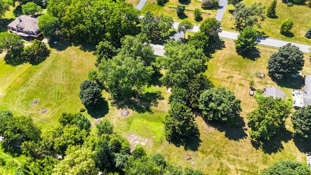 W230S5930 Molla DRIVE, Waukesha, WI 53189