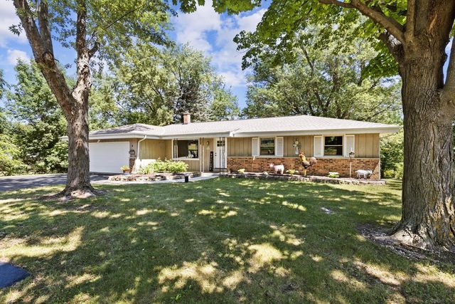 W230S5930 Molla DRIVE, Waukesha, WI 53189
