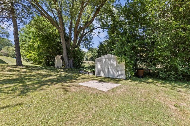 W230S5930 Molla DRIVE, Waukesha, WI 53189