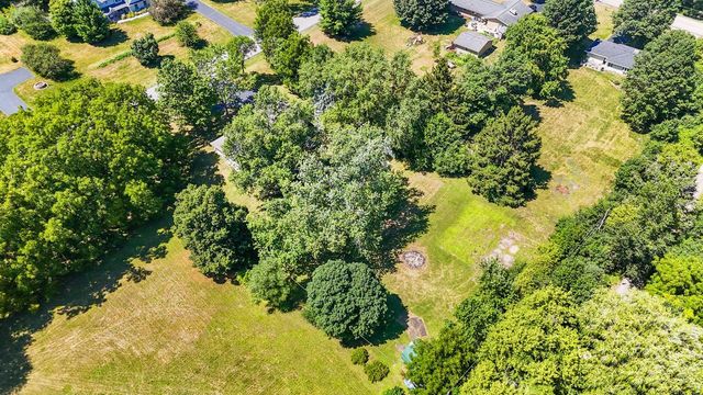 W230S5930 Molla DRIVE, Waukesha, WI 53189