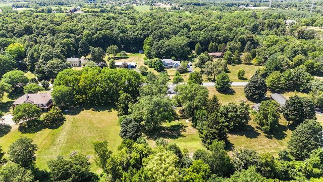 W230S5930 Molla DRIVE, Waukesha, WI 53189