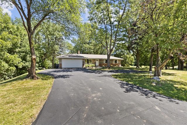 W230S5930 Molla DRIVE, Waukesha, WI 53189
