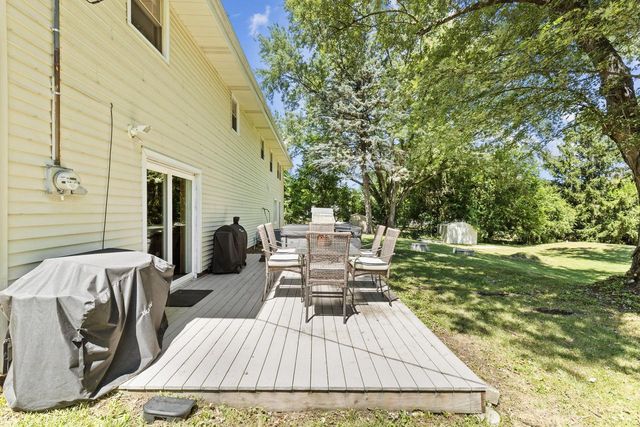 W230S5930 Molla DRIVE, Waukesha, WI 53189