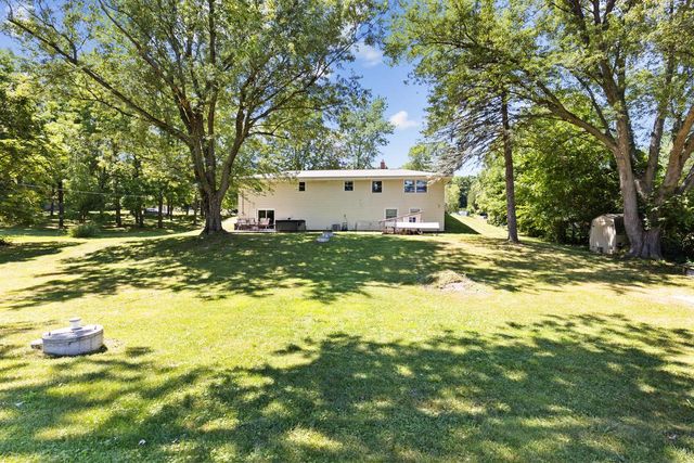 W230S5930 Molla DRIVE, Waukesha, WI 53189