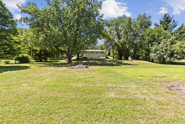 W230S5930 Molla DRIVE, Waukesha, WI 53189