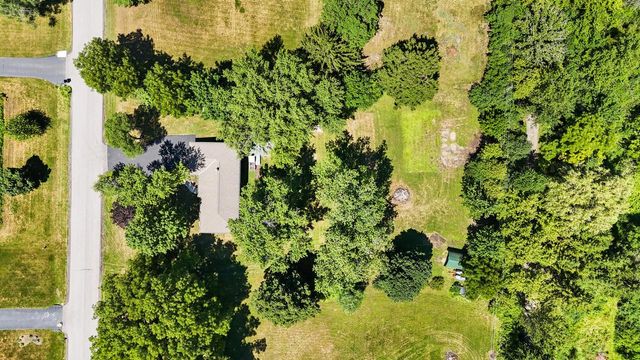 W230S5930 Molla DRIVE, Waukesha, WI 53189