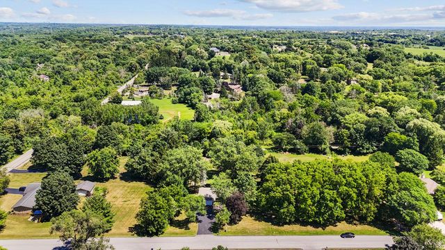 W230S5930 Molla DRIVE, Waukesha, WI 53189