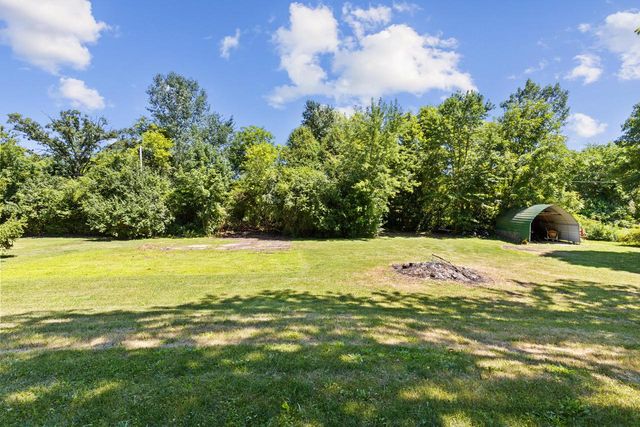 W230S5930 Molla DRIVE, Waukesha, WI 53189