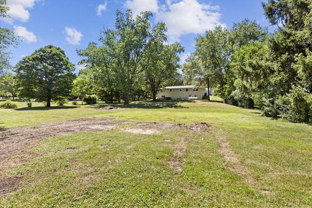 W230S5930 Molla DRIVE, Waukesha, WI 53189