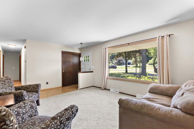 W230S5930 Molla DRIVE, Waukesha, WI 53189