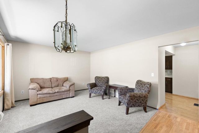 W230S5930 Molla DRIVE, Waukesha, WI 53189