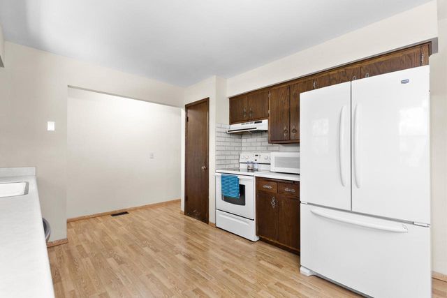 W230S5930 Molla DRIVE, Waukesha, WI 53189