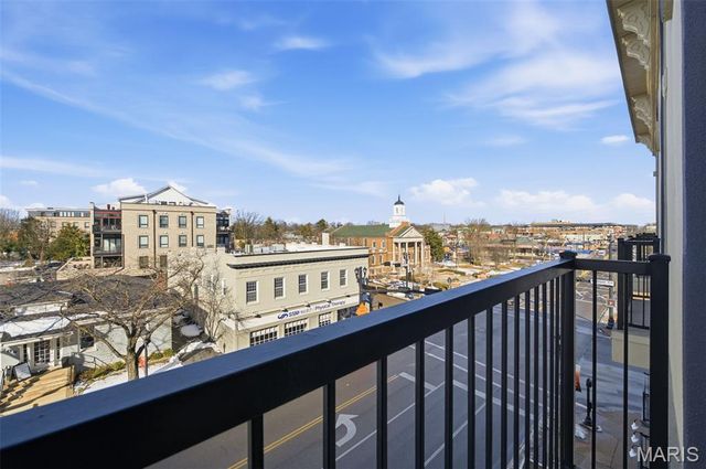 200 S Kirkwood Road 308, Kirkwood, MO 63122