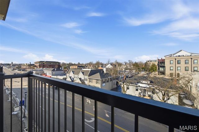 200 S Kirkwood Road 308, Kirkwood, MO 63122