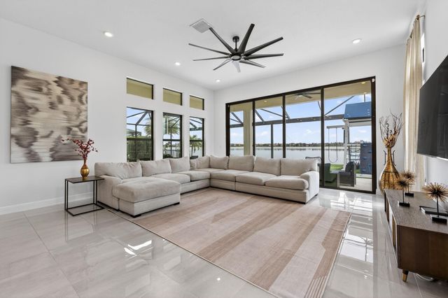 8550 W Parkland Bay Trail, Parkland, FL 33076