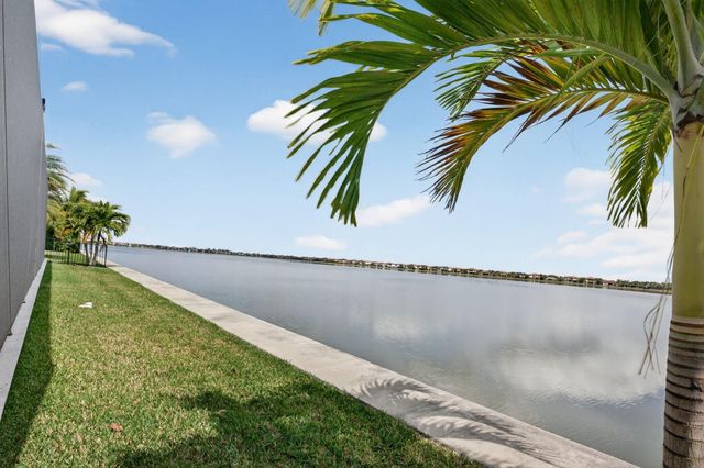 8550 W Parkland Bay Trail, Parkland, FL 33076