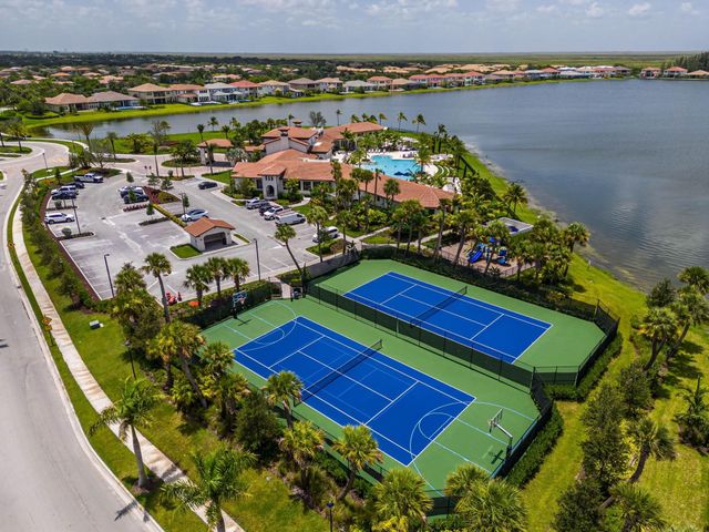 8550 W Parkland Bay Trail, Parkland, FL 33076