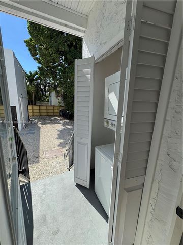 4028 SW 11th St MADRID, Miami, FL 33134